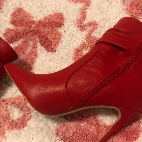 Gorgeous Just Fab Zelda booties in Red - Picture 5 of 6